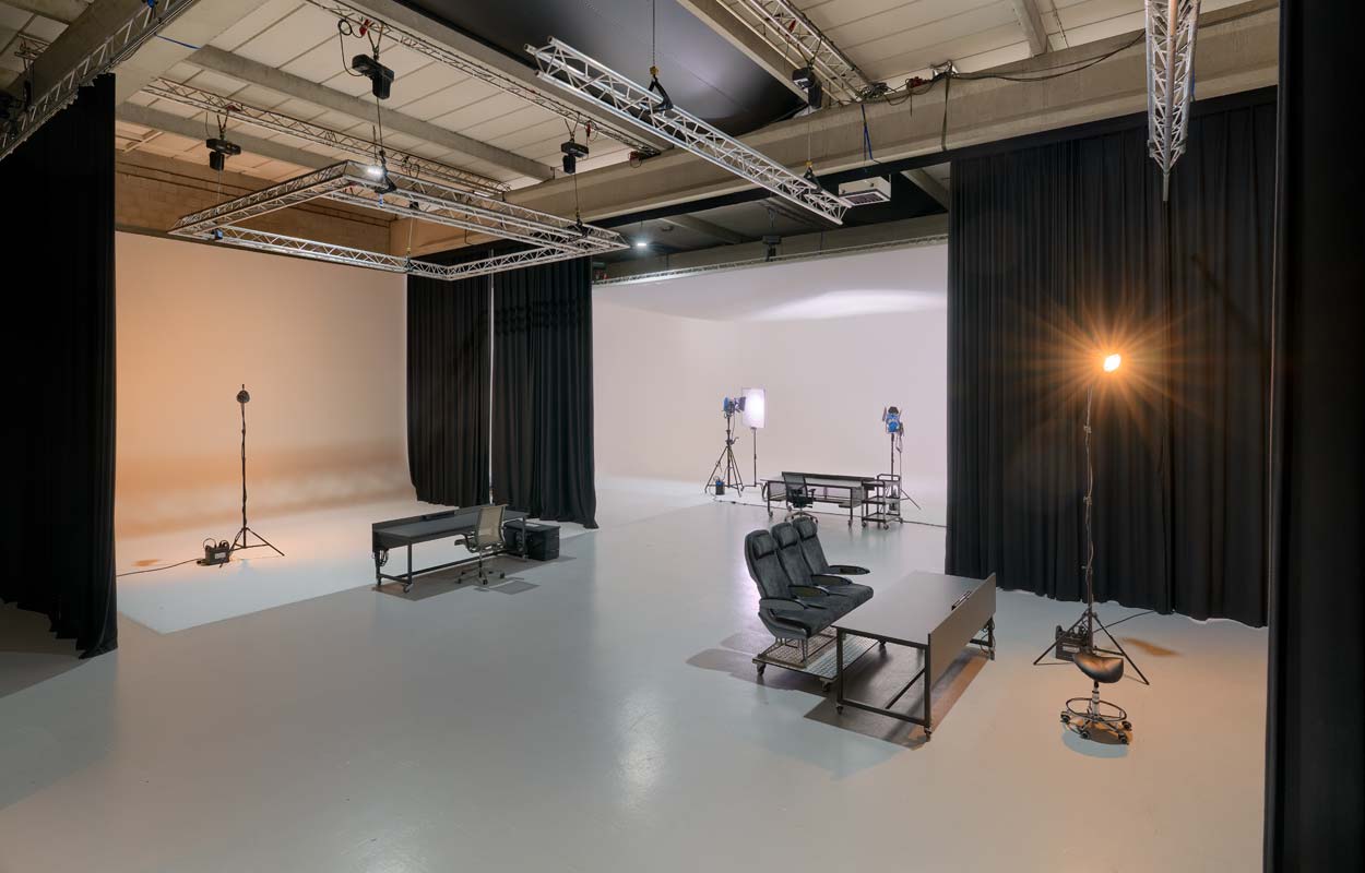 allard-studios-studios-boxed-setup