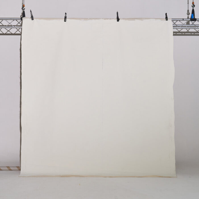 #3198 Fabric white plastered with seam in the middle 4.40 x 3.80